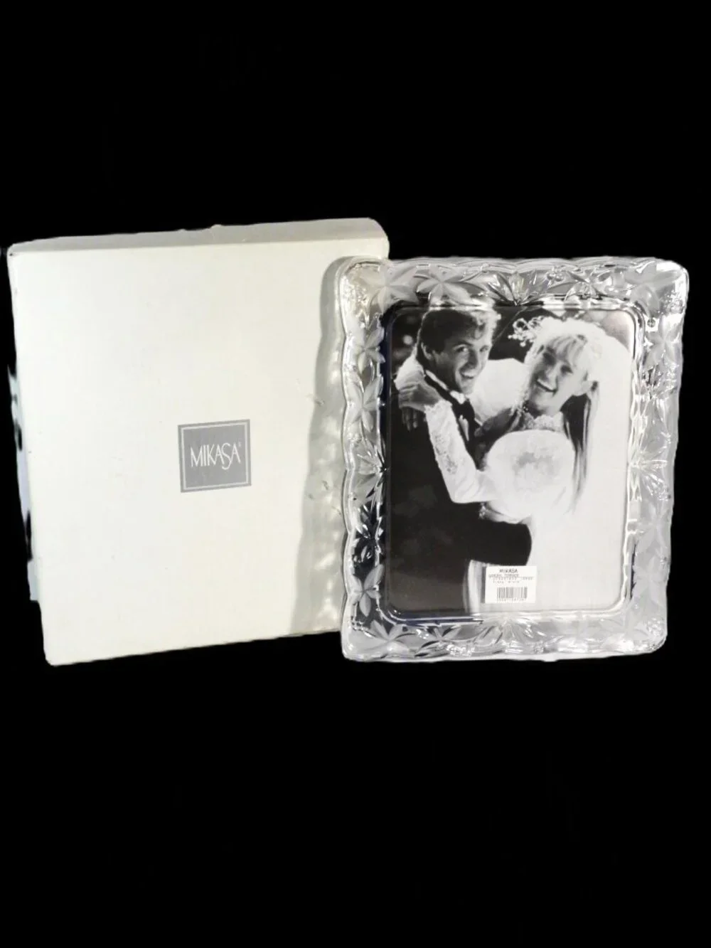 Mikasa Garden Terrace 8 x 10 Glass Frame Wedding Bridal Shower Original Box - Picture 1 of 4
